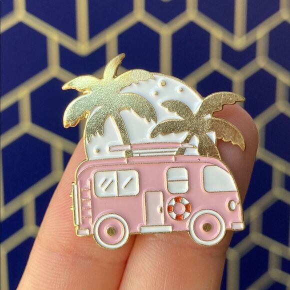 RV Camping PINK Enamel Pin/ Brooch Lapel - Picture 1 of 6